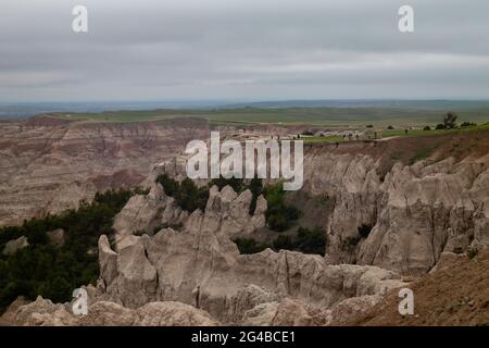 Badlands National Park, South Dakota, USA, 5. Mai, 2021 mit Blick auf die Badlands Loop Road, Highway 240, Panorama Stockfoto