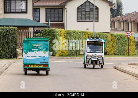 18. Juni 2021, Nairobi, Kiambu County, Kenia: Die elektrischen Tuk Tuks gehören zu einer Flotte, die zu der Wash Me Please Mobile Carwash gehört, die bei den Kunden in einem der Anwesen in Kiambu versandt wird.die Wash Me Please ist ein kenianisches Startup-Unternehmen, das bequeme mobile Autowaschdienste bequem von zu Hause aus oder anbietet Arbeitsplatz als eine Möglichkeit, die Ausbreitung von Covid-19 zu bekämpfen. Wash Me Please ist Detailing and Carwash Company, die zu Beginn der Pandemie von Covid-19 gegründet wurde. Sie bieten ihren Kunden mobile Autowaschdienste über eine mobile App an, mit der sie ihren Service anfordern können Stockfoto