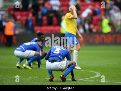 Timi Odusina von Hartlepool United erscheint niedergeschlagen, da das Spiel während des Play-off-Finales der Vanarama National League in Ashton Gate, Bristol, in die Extrazeit geht. Stockfoto