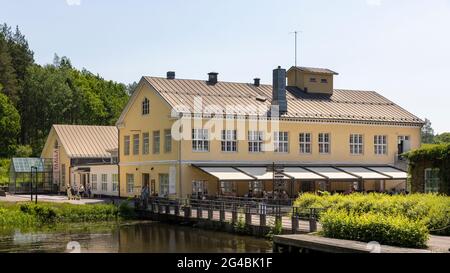 Das historische Industriedorf Fiskars ist ein beliebtes Reiseziel in Südfinnland Stockfoto