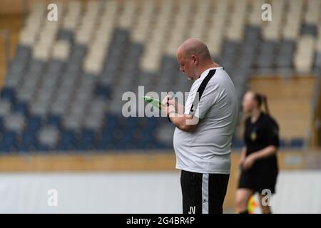 Uppsals, Schweden. Juni 2021. Jonas Valfridsson (Cheftrainer Uppsale) während des Elitettan-Spiels zwischen IK Uppsalia und IFK Norrkoping bei Studenternas IP in Uppsale, Schweden Quelle: SPP Sport Pressefoto. /Alamy Live News Stockfoto