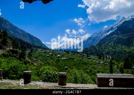 Ein verschwommener Sonnenuntergang im Sangla-Tal Stockfoto