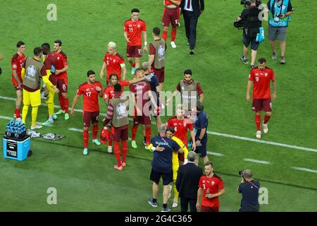 BAKU, ASERBAIDSCHAN - 20. JUNI: Die Schweiz feiert während des UEFA Euro 2020-Spiels zwischen der Schweiz und der Türkei im Baku Olympic Stadium am 20. Juni 2021 in Baku, Aserbaidschan (Foto von /Orange Picics) Credit: Orange Pics BV/Alamy Live News Stockfoto