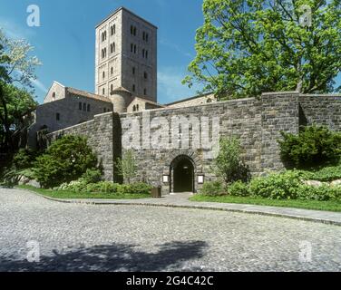 2007 HISTORISCHER EINGANG THE CLOISTERS METROPOLITAN MUSEUM OF ART (©CHARLES COLLINS 1938) FORT TYRON PARK MANHATTAN NEW YORK CITY USA Stockfoto