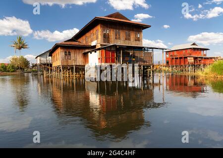 Pfahlbauten in der schwimmenden Dorf, Inle Lake, Myanmar Stockfoto