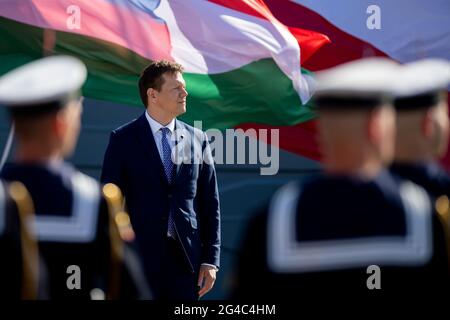 Der tschechische Minister Jan Havranek wurde während des Treffens der Verteidigungsminister der Länder der Visegrad-Gruppe in Gdynia gesehen. Während des Treffens werden die Verteidigungsminister die Zusammenarbeit der V4 während der polnischen Präsidentschaft der Visegrad-Gruppe zusammenfassen, die seit dem 30. Juni 2020 besteht. Sie werden über die Fortschritte bei gemeinsam durchgeführten Verteidigungsprojekten diskutieren, einschließlich der Vorbereitungen für die EU-Kampfgruppe Visegrad für den Dienst im Jahr 2023, der Arbeit an der Zertifizierung der V4 Joint Logistics Support Group und der Zusammenarbeit im Bereich der Beschaffung von Patronen.während des Treffens werden die Verteidigungsminister darüber sprechen Stockfoto