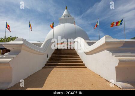 Dagoba von Kirivehara in der Altstadt von Kataragama, Sri Lanka Stockfoto