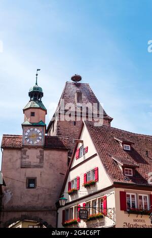 Rothenburg ob der Tauber, Franken/Deutschland: Röderbögen und Markusturm im historischen Zentrum Stockfoto