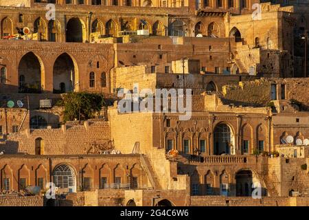 Blick über die historischen Häuser in der Altstadt von Mardin, Türkei. Stockfoto