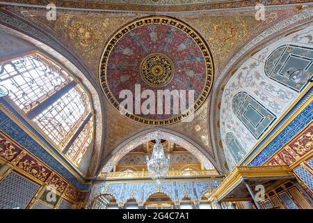 Kuppel des Kaiserzimmers im Harem-Teil des Topkapi-Palastes in Istanbul, Türkei Stockfoto