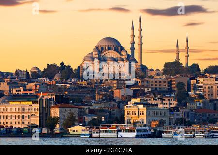 Suleymaniye Moschee beim Sonnenaufgang in Istanbul, Türkei Stockfoto