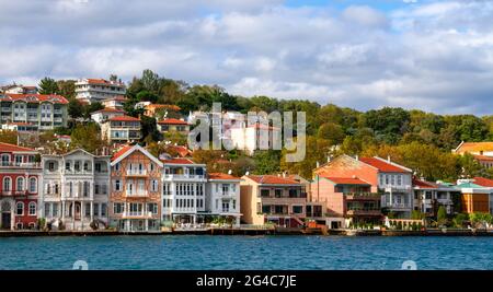 Blick über die Häuser am Bosporus in Istanbul, Türkei Stockfoto