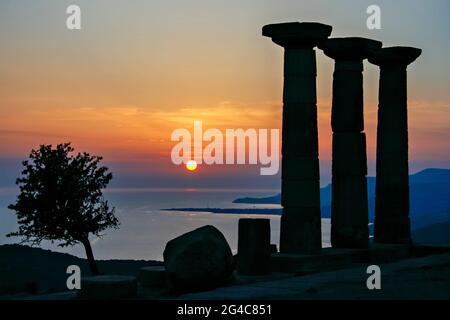 Ruinen des Tempels der Athene in der antiken Stadt Assos an der Ägäis, in Behramkale, Canakkale, Türkei Stockfoto