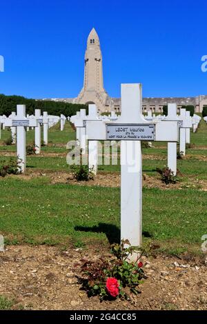 Der erste Weltkrieg Douaumont Ossuary & Fleury-devant-Douaumont National Necropolis in Douaumont-Vaux (Meuse), Frankreich Stockfoto