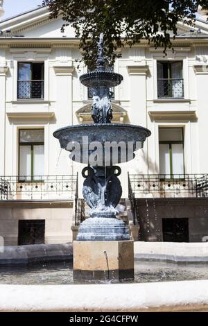 Brunnen und Pool im Garten der Lenck-Villa, Baujahr 1890, Sopron, Ungarn Stockfoto