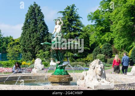 The Fountain in Museum Gardens, Beacon Park, Lichfield, Staffordshire, England, Vereinigtes Königreich Stockfoto