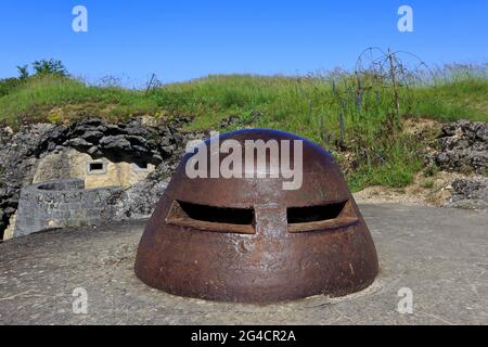 Ein Maschinengewehrturm aus dem Ersten Weltkrieg in Fort Douaumont (Fort de Douaumont) in Douaumont (Meuse), Frankreich Stockfoto