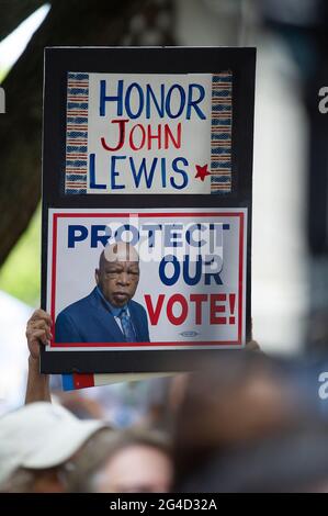 Austin, TX, USA. Juni 2021. Die Wähler von Texas treffen sich an den südlichen Stufen der Volksversammlung der texanischen Hauptstadt in Austin, TX. Mario Cantu/CSM/Alamy Live News Stockfoto