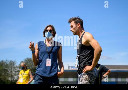 Niklas KAUL (GER/USC Mainz) mit seiner Trainerin und Mutter Stefanie KAUL Weitsprung der Männer, am 19. Juni 2018 Allroundtreffen der Leichtathletik-Stadtwerke Ratingen, vom 19. Juni. - 20.06.2021 in Ratingen/Deutschland. Â Stockfoto