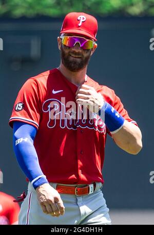 Juni 20 2021 San Francisco CA, USA der Phillies-Rechtsfeldspieler Bryce Harper (3) während der Aufwärmphase vor dem MLB-Spiel zwischen den Philadelphia Phillies und den San Francisco Giants im Oracle Park San Francisco Calif. Thurman James/CSM Stockfoto