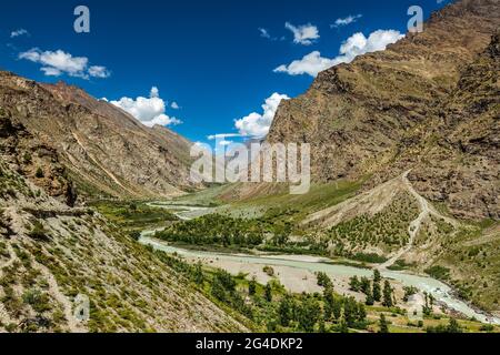 Chandra River im Lahaul Valley im Himalaya Stockfoto