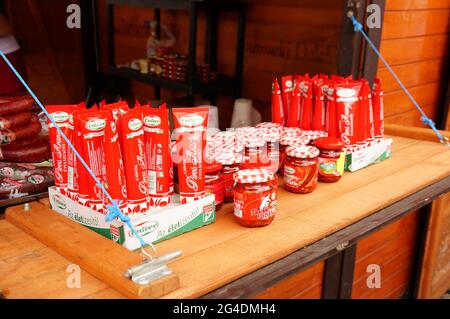 POZNAN, POLEN - 15. Aug 2013: Paprikapaste zum Verkauf auf der Festiwal Dobrego Smaku Veranstaltung auf dem alten Platz Stockfoto