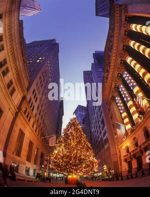 2006 HISTORISCHE WEIHNACHTSBAUMLICHTER WALL STREET STOCK EXCHANGE BUILDING (©GEORGE B POST 1903) FINANZVIERTEL MANHATTAN NEW YORK CITY USA Stockfoto