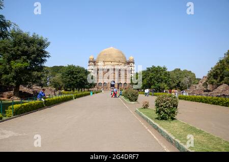 Die Ansicht von Gol Gumbaz, das das Mausoleum von König Mohammed Adil Shah, Sultan von Bijapur, ist. Das Grab befindet sich in Bijapur (Vijayapura), Karnataka in I Stockfoto