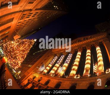 2006 HISTORISCHE WEIHNACHTSBAUMLICHTER WALL STREET STOCK EXCHANGE BUILDING (©GEORGE B POST 1903) FINANZVIERTEL MANHATTAN NEW YORK CITY USA Stockfoto