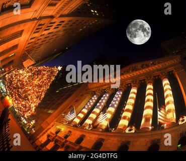 2006 HISTORISCHE WEIHNACHTSBAUMLICHTER WALL STREET STOCK EXCHANGE BUILDING (©GEORGE B POST 1903) FINANZVIERTEL MANHATTAN NEW YORK CITY USA Stockfoto