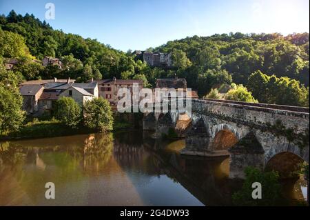 Pont de Cirou an der Grenze zwischen Aveyron und Tarn, Frankreich Stockfoto