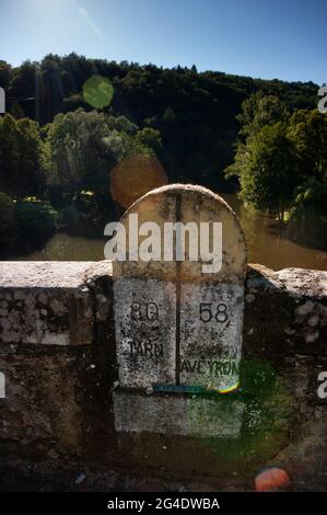 Pont de Cirou an der Grenze zwischen Aveyron und Tarn, Frankreich Stockfoto