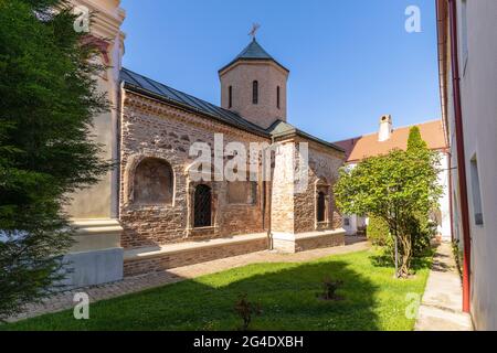 Das Kloster Velika Remeta ist ein serbisch-orthodoxes Kloster auf dem Berg Fruska Gora in Nordserbien. Stockfoto