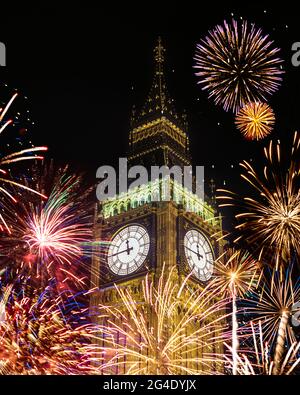 2006 HISTORISCHES FEUERWERK MITTERNACHT BIG BEN HÄUSER DES PARLAMENTS PARLIAMENT SQUARE LONDON ENGLAND GROSSBRITANNIEN Stockfoto