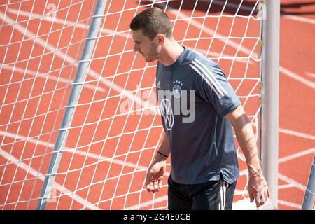 Herzogenaurach, Deutschland. Juni 2021. Fußball: Europameisterschaft, Gruppe F, Training Deutschland. Der deutsche Robin Gosens kommt zum Training des Teams. Quelle: Federico Gambarini/dpa/Alamy Live News Stockfoto