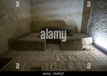 Blick auf die antike Krypta in der zweiten Großen Pyramide von Gizeh. Kairo, Ägypten. Das Grab der Pharaonen. Stockfoto