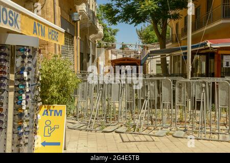 Nikosia, Zypern - 16. Mai 2021: Die Grenze 'Grüne Linie' in Nikosia auf Zypern Stockfoto