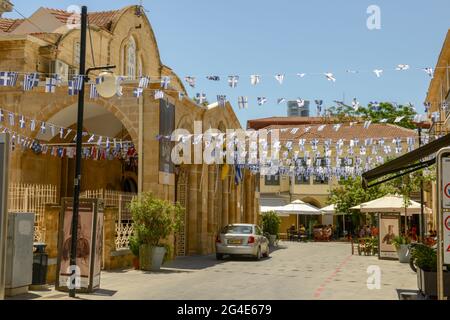 Nikosia, Zypern - 16. Mai 2021: Das alte Zentrum von Nikosia auf dem griechischen Teil bei Zypern Stockfoto