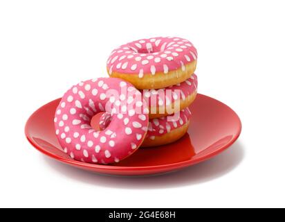 Stapel gebackene Donuts mit rosa Zuckerguss auf einem roten runden Teller, Lebensmittel isoliert auf blauem Hintergrund Stockfoto