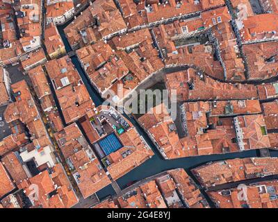 Draufsicht auf die alten venezianischen Dächer, Venedig, Italien Stockfoto