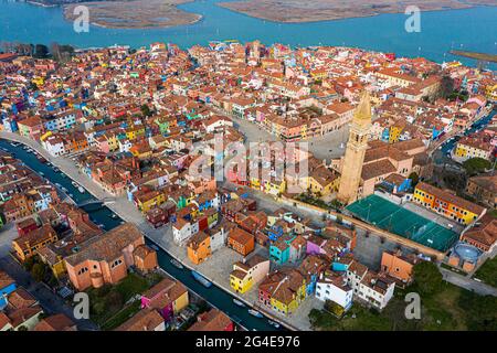 Luftaufnahme der farbenfrohen Häuser der Insel Burano Stockfoto