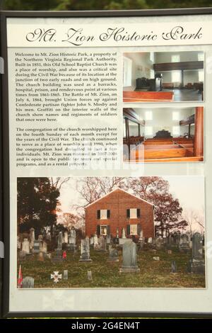 Informationen über die Old School Baptist Church auf dem Gelände des Mt. Zion Historic Park, VA, USA. Stockfoto