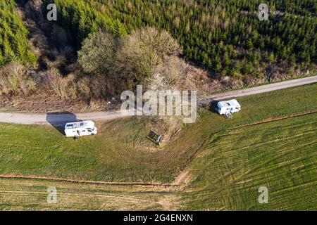 Zwei Campingwagen, in den belgischen ardennen, Wallonie Stockfoto