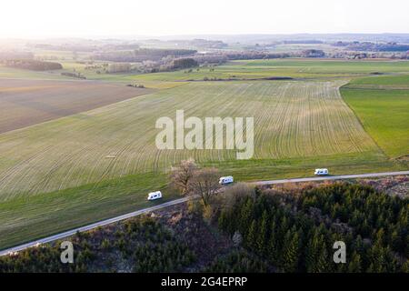 Gruppe von Campingwagen, in den belgischen ardennen Stockfoto