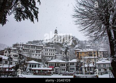 Bolu / Goynuk, ein Ort, der seine Architektur und Natürlichkeit bewahrt hat und seine Traditionen fortgesetzt hat, ist im Winter sehr schön und bietet Ba Stockfoto