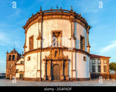 Kloster Serra do Pilar in Vila Nova de Gaia bei Sonnenuntergang, Bezirk Porto, Portugal Stockfoto