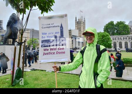 London, Großbritannien. Juni 2021. Hunderte von Demonstranten, die unsere Freiheit zurücknehmen No More Lockdowns UK mit starker Polizeipräsenz und ein paar auf Pferden zurück am 21. Juni 2021, London, Großbritannien. Kredit: Picture Capital/Alamy Live Nachrichten Stockfoto