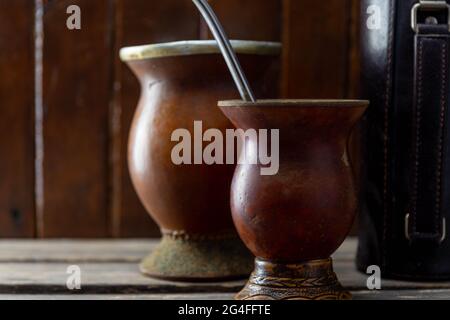 Utensilien für Mate und Mate trinken. chimarrão, oder Mate, ist ein charakteristisches Getränk der südlichen Kegelkultur, das von den indigenen Kulturen geerbt wurde Stockfoto