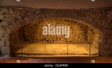 Küche im Schloss Montsoriu (Arbúcies, Girona, Katalonien, Spanien) ESP: Sala de la cocina del Castillo de Montsoriu, Arbúcies, Cataluña, España Stockfoto