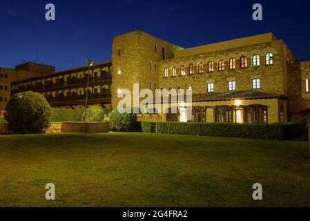 La Suda Castle, aktueller Parador Nacional von Tortosa, zur blauen Stunde (Tortosa, Tarragona, Katalonien, Spanien) ESP: Castillo de la Suda, en Tortosa Stockfoto